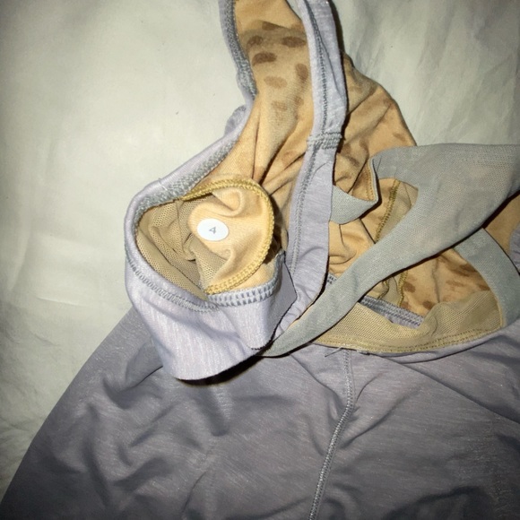 Lululemon tank top size 4 - Picture 6 of 6